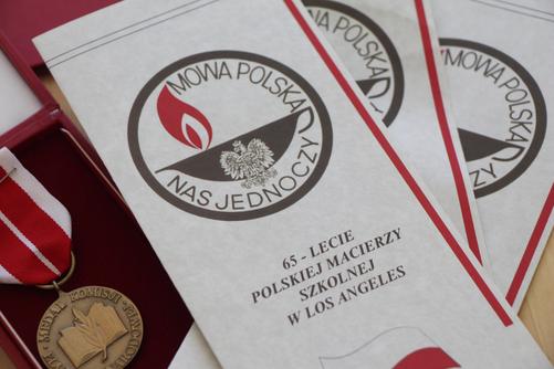 65 lecie polskiej szkoly medal i biuletyn