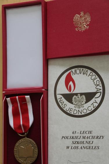 65 lecie polskiej szkoly medal komisji edukacji narodowej